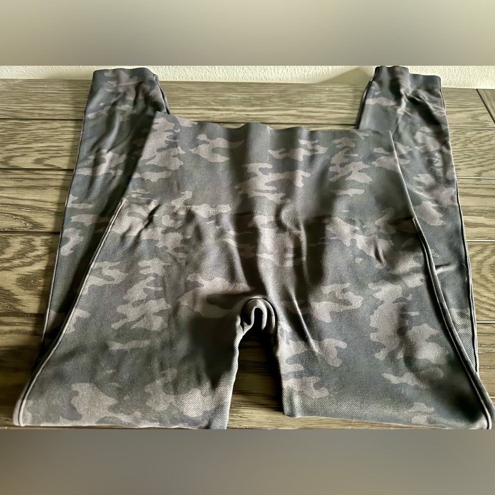 SPANX Charcoal Camo Leggings